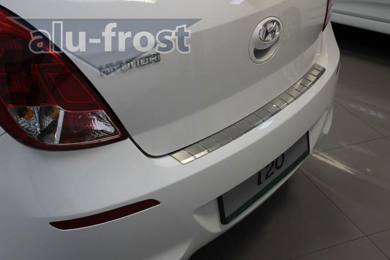 Накладка на задний бампер с загибом Alu-Frost для Hyundai i20 5D 2009+ (шт.)
