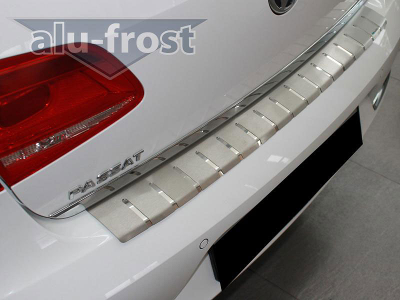 Накладка на задний бампер с загибом Alu-Frost для VW Passat B7 4D (шт.)