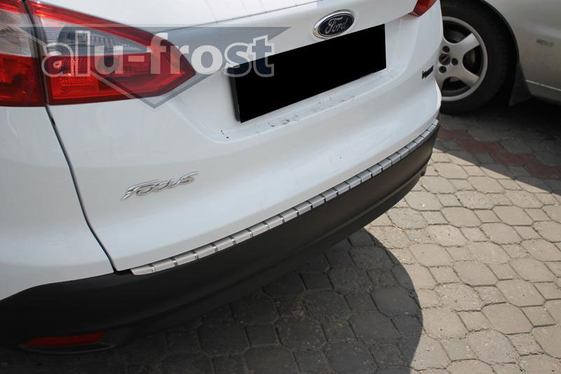 Накладка на задний бампер с загибом Alu-Frost для Ford Focus III Combi 2011+ (шт.)