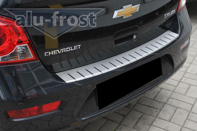 Накладка на задний бампер с загибом Alu-Frost для Chevrolet Cruze 5D (шт.)