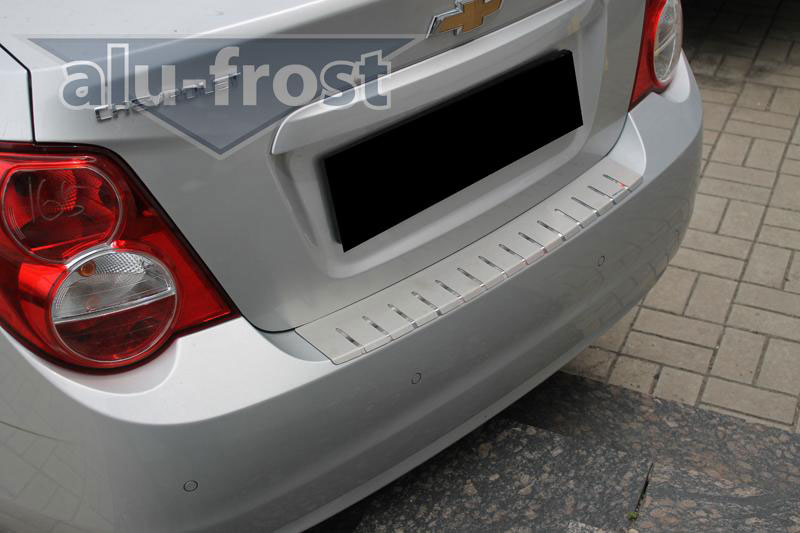Накладка на задний бампер с загибом Alu-Frost для Chevrolet Aveo III 4D 2011+ (шт.)
