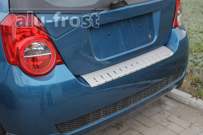 Накладка на задний бампер с загибом Alu-Frost для Chevrolet Aveo III 5D 2011+ (шт.)