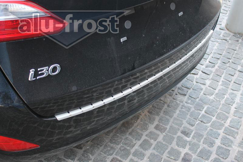 Накладка на бампер с загибом Alu-Frost для Hyundai i30 II Combi 2012+