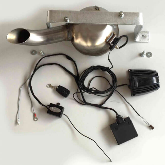 Система Motor Sound Blaster. Специально разработанна для Jeep Wrangler 2.8 Diesel,  6-уровневый звук: выбор V6-, V8-звука. Контролируется пультом дистанционного управления. В комплекте - электронный блок управления, звуковой модуль, звуковой бластер (исполнительный механизм), специальный кабель для 2.8. CRD