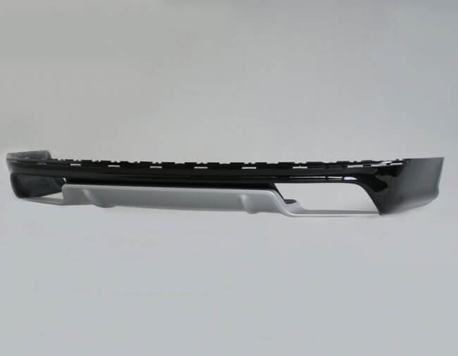 Задний диффузор «RS 8-Look» для A8 D4 4H pre Facelift (2010-2012). Устанавливается только в комплекте с насадками HF 8758 (приобретаются отдельно). Не подходит на автомобили S8, W12 и A8 4.0 TFSI с задней юбкой со встроенными прямоугольными выхлопными трубами. Карбон.