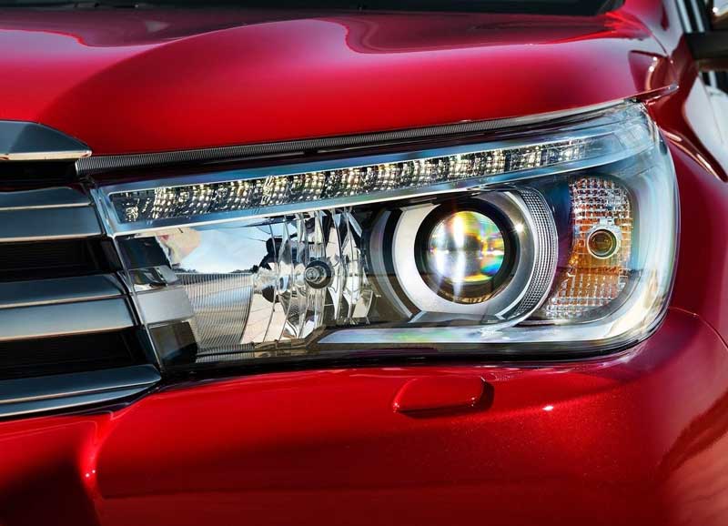 LED фары передние Toyota Hilux