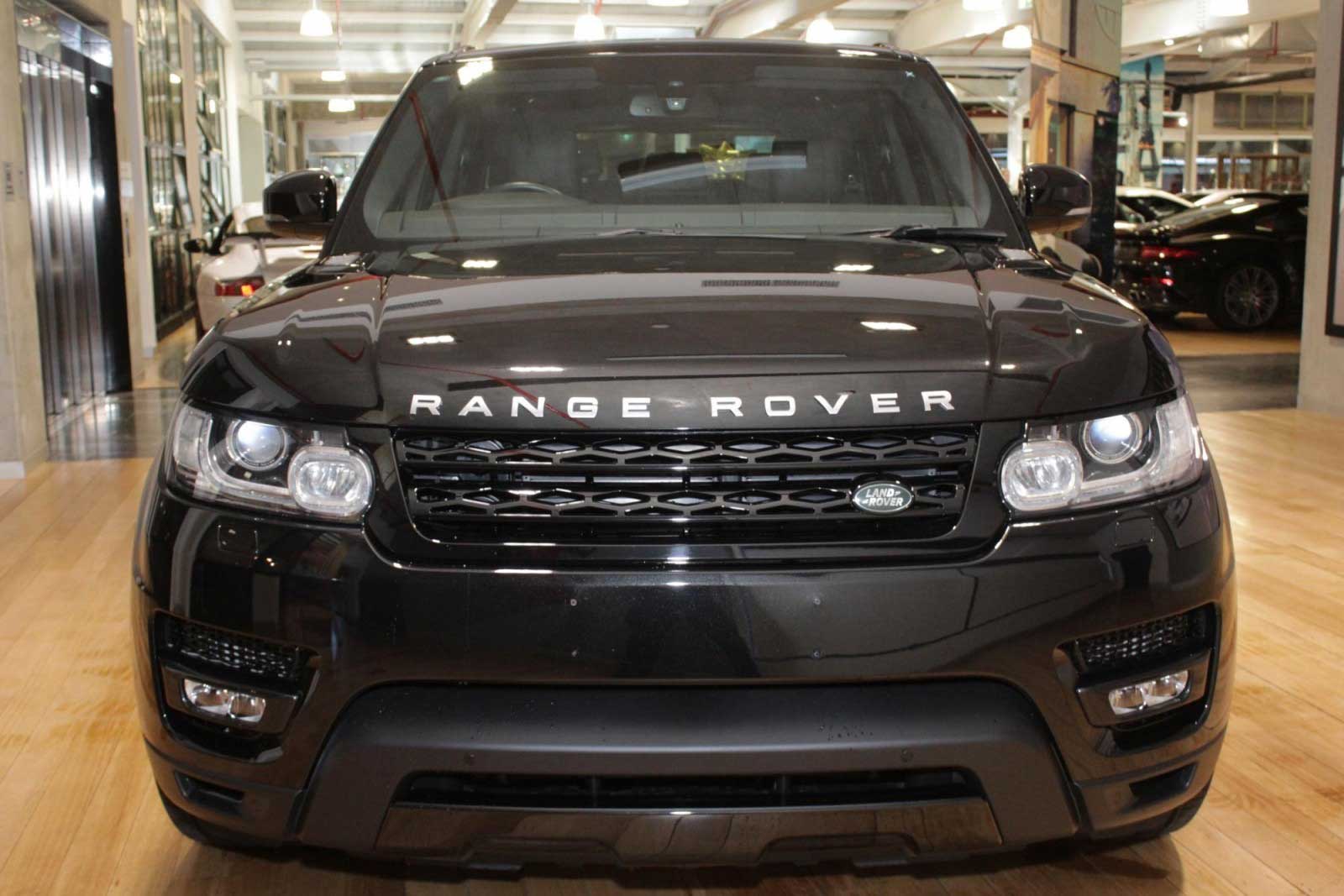 Решетка радиатора Range Rover Sport L494.
Для модели 2013-2019 г.в.
Материал: ABS-пластик.
Цвет: черный глянцевый