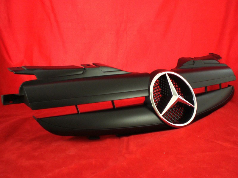 Решетка радиатора Mercedes SLK (R170) стиль AMG.
Год выпуска: 1996-2004.
Материал: ABS-пластик.
Цвет: черный матовый.
В комплекте оригинальная эмблема-звезда (арт. A6388880086)