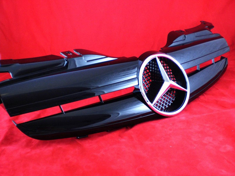 Решетка радиатора Mercedes SLK (R170) стиль AMG.
Год выпуска: 1996-2004.
Материал: ABS-пластик.
Цвет: черный глянцевый.
В комплекте оригинальная эмблема-звезда (арт. A6388880086)