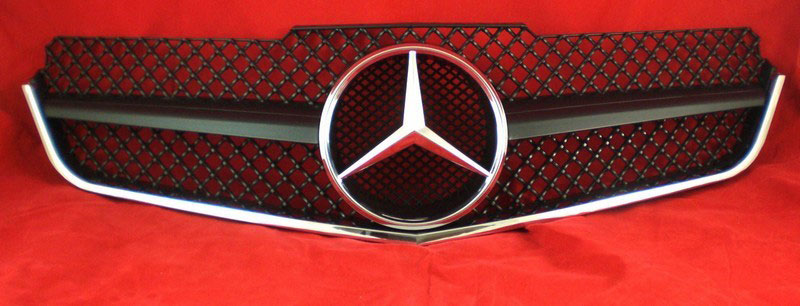 Решетка радиатора Mercedes С207 coupe / А207 cabrio в AMG-стиле
Для дорестайлинговых моделей.
Год выпуска: 2009-2013.
Материал: ABS-пластик.
Цвет: черный матовый.
Оригинальная эмблема-звезда (арт. А163 888 00 86) в комплекте.
Возможен заказ решетки с черной матовой оригинальной звездой (+25 евро)
