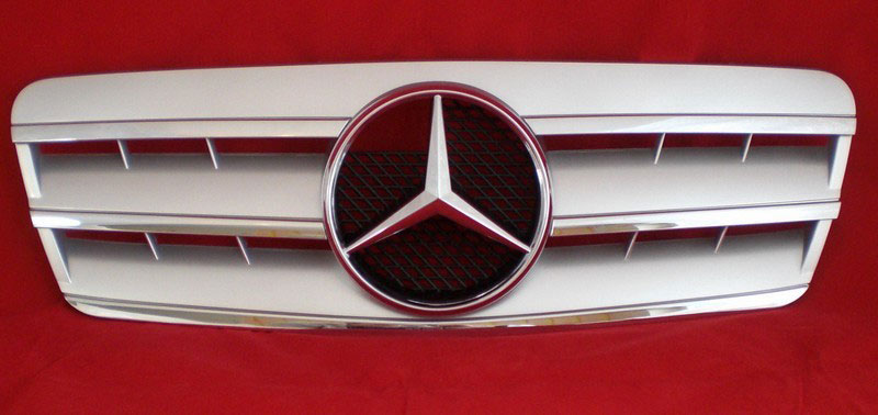 Решетка радиатора Mercedes W208 CLK стиль AMG.
Для моделей: W208, С208, CLK coupe, cabrio.
Год выпуска: 1997-2003.
Материал: ABS-пластик.
Цвет: серебряный с хромом.
В комплекте оригинальная эмблема-звезда (A163 888 00 86)
