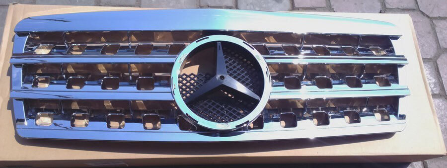 Решетка радиатора Mercedes W210
Для моделей 95-99 годов выпуска
Материал: ABS-пластик
Цвет: хром
Решетка без эмблемы!
Подходит оригинальная эмблема-звезда 
или аналог соответствующего размера. 
Приобретается отдельно.