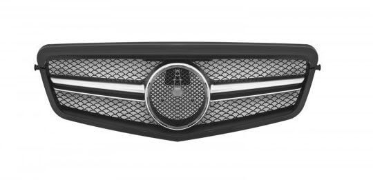 Решетка радиатора Mercedes W212 в стиле AMG. 
Для дорестайлинговых моделей.
Год выпуска: 2009-2013.
Материал: ABS-пластик.
Цвет: черный глянцевый / серебряная полоса.
В комплекте оригинальная эмблема-звезда (арт. А163 888 00 86)