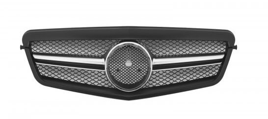 Решетка радиатора Mercedes W212 в стиле AMG. 
Для дорестайлинговых моделей.
Год выпуска: 2009-2013.
Материал: ABS-пластик.
Цвет: черный матовый / серебряная полоса .
В комплекте оригинальная эмблема-звезда (арт. А163 888 00 86)