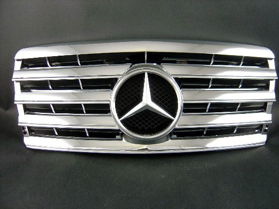 Решетка радиатора Mercedes W124 с местом для логотипа
Год выпуска: 1993-1995.
Материал: пластик.
Цвет: хром.
Решетка без эмблемы!
Подходит оригинальная эмблема-звезда 
или аналог соответствующего размера. 
Приобретается отдельно.