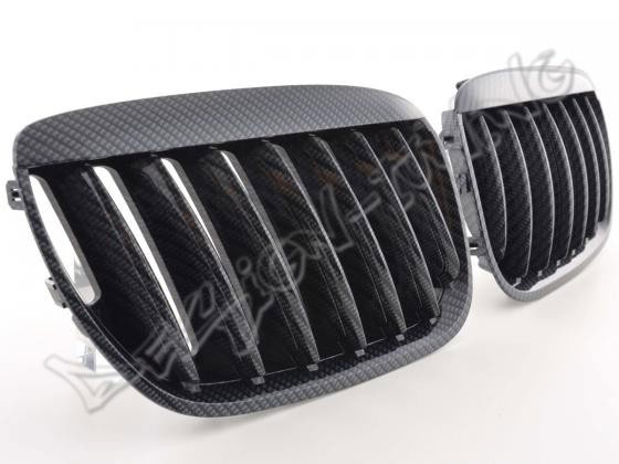 Решетка радиатора BMW X3 E83. 
Год выпуска: 2006-2010.
Материал: ABS - пластик.
Цвет: карбон.
