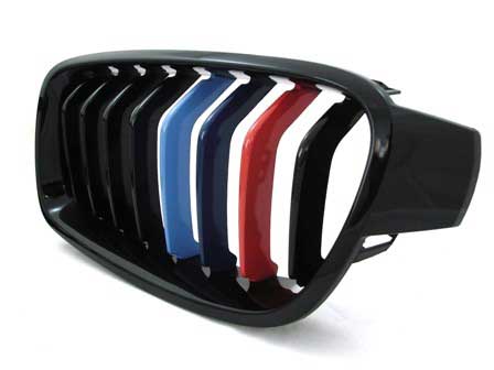 Решетка радиатора BMW F30/F31.
Год выпуска: 2011-...
Материал: ABS - пластик.
Цвет: черная глянцевая c окрашеными ребрами
