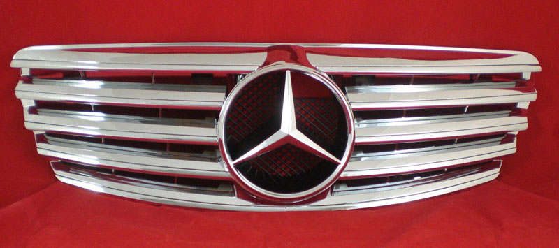 Решетка радиатора Mercedes W211.
Для дорестайлинговых моделей.
Год выпуска: 2002-2006.
Материал: ABS-пластик.
Цвет: хром.
В комплекте оригинальная эмблема-звезда (NO. A163 888 00 86)