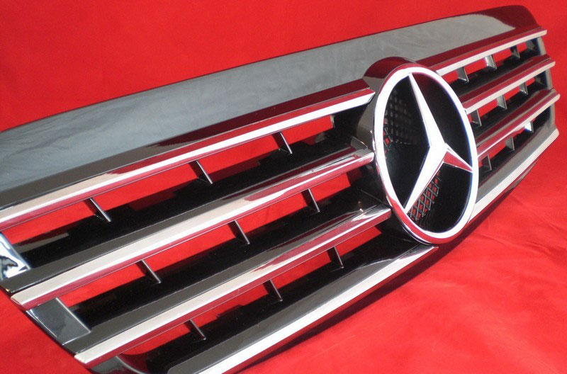 Решетка радиатора Mercedes W220 стиль AMG.
Для моделей: W220, S.
Год выпуска: 1998-2002.
Материал: ABS-пластик.
Цвет: черный с хромом.
Оригинальная эмблема-звезда (арт. А638 888 00 86) в комплекте