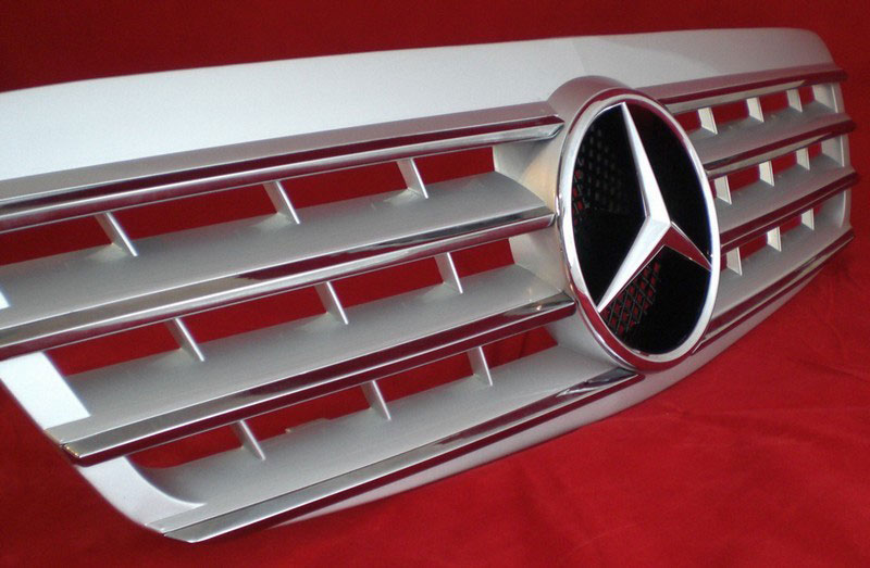 Решетка радиатора Mercedes W220.
Для моделей: W220, S.
Год выпуска: 1998-2002.
Материал: ABS-пластик.
Цвет: серебряный хромовый.
Оригинальная эмблема-звезда (арт. А638 888 00 86) в комплекте