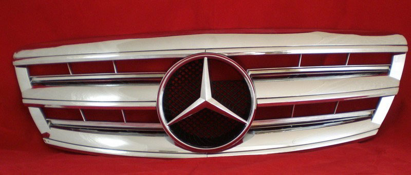 Решетка радиатора Mercedes W220.
Для моделей: W220, S.
Год выпуска: 2002-2005.
Материал: ABS-пластик.
Цвет: хром.
Оригинальная эмблема-звезда (арт. А638 888 00 86) в комплекте