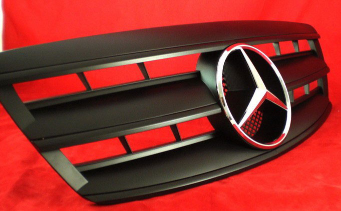 Решетка радиатора Mercedes W220 стиль AMG.
Для моделей: W220, S.
Год выпуска: 2002-2005.
Материал: ABS-пластик.
Цвет: черный матовый.
Оригинальная эмблема-звезда (арт. А638 888 00 86) в комплекте.
Возможен заказ решетки с черной матовой оригинальной звездой (+25 евро)
