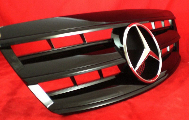 Решетка радиатора Mercedes W220.
Для моделей: W220, S.
Год выпуска: 2002-2005.
Материал: ABS-пластик.
Цвет: черный глянцевый.
Оригинальная эмблема-звезда (арт. А638 888 00 86) в комплекте
