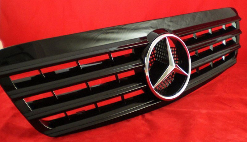 Решетка радиатора Mercedes W220 стиль AMG.
Для моделей: W220, S.
Год выпуска: 1998-2002.
Материал: ABS-пластик.
Цвет: черный глянцевый.
Оригинальная эмблема-звезда (арт. А638 888 00 86) в комплекте
