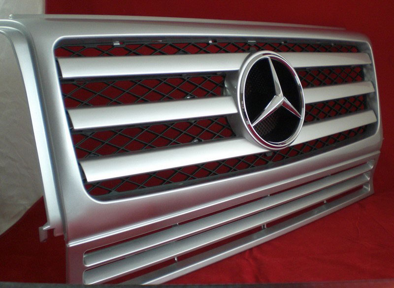 Решетка радиатора Mercedes W463 стиль AMG.
Для моделей: W463, W462, W461, G-класс.
Год выпуска: 1990-2010.
Материал: ABS-пластик.
Цвет: серебряный.
В комплекте оригинальная эмблема-звезда (арт.А163 888 00 86)