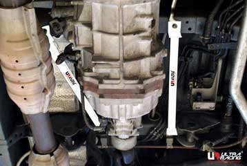 For Toyota Hiace/H200 04+ UltraRacing 2x 2-Point Mid Lower Bars